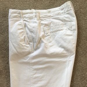 Old Navy women’s white Bermuda shorts